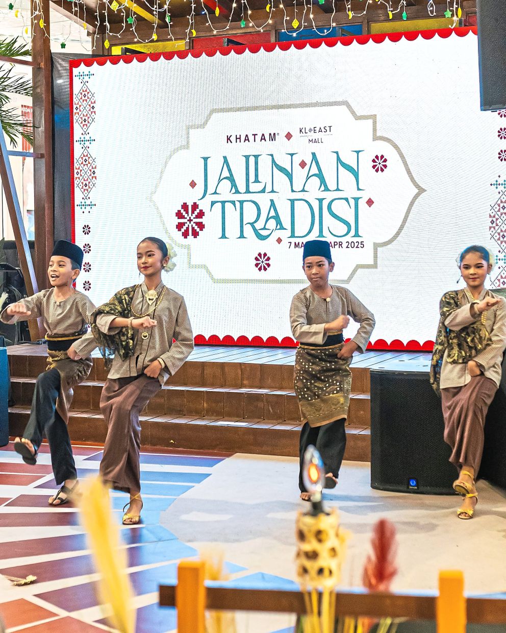 Cultural performances, including Malay dance performance by young talents from the Lantera Seni troupe (left) showcase Malaysia’s rich heritage throughout the festive season.