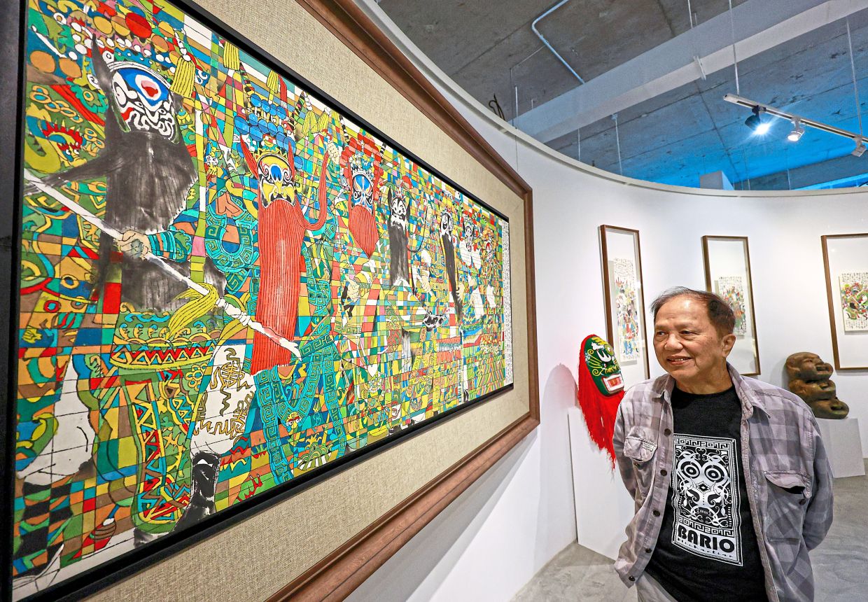 One of Lee’s paintings featuring background lines inspired by Sarawak’s woven mats.