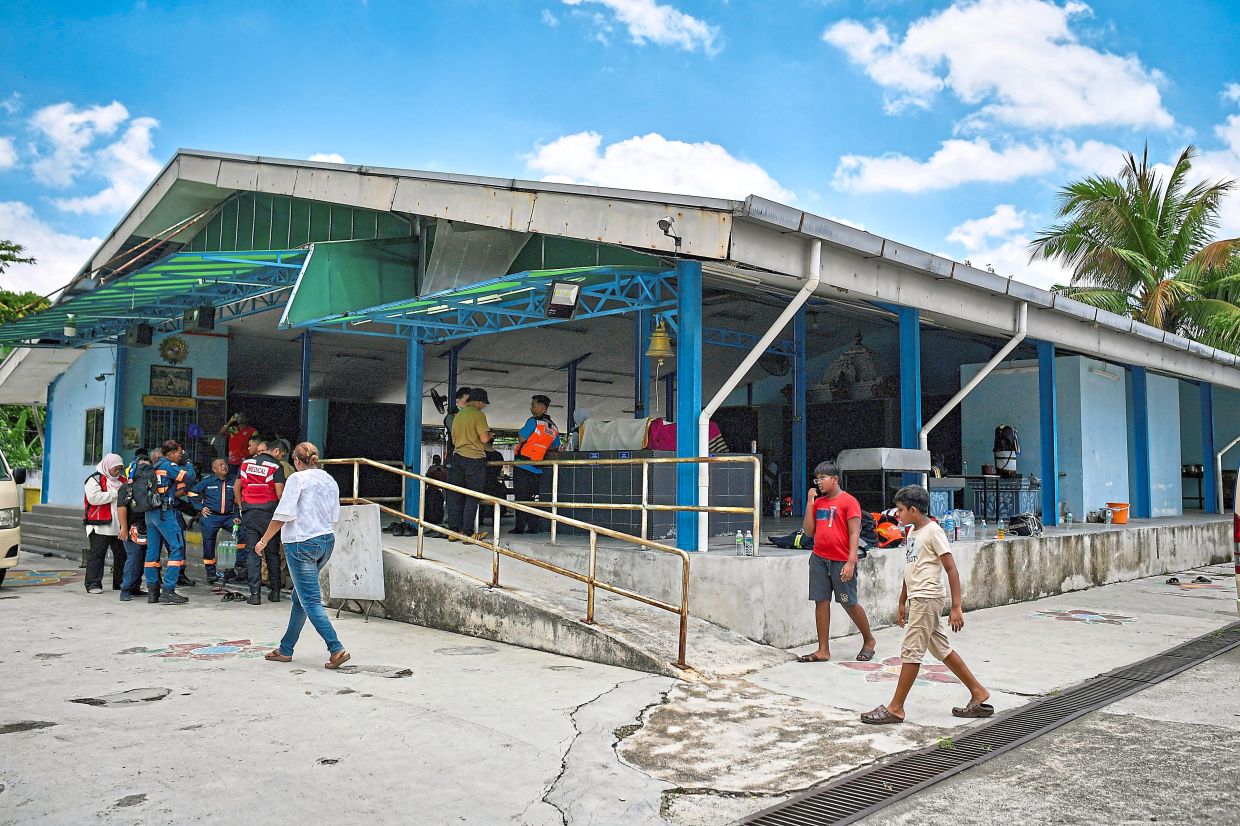 Evacuees and rescue personnel seen at the Sri Maha Kaliamman temple in Putra Heights. — Bernama