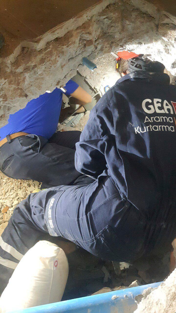 Rescuers from Turkiye pulling two men alive from the ruins of a hotel in Myanmar's capital, on April 2, 2025. - AP