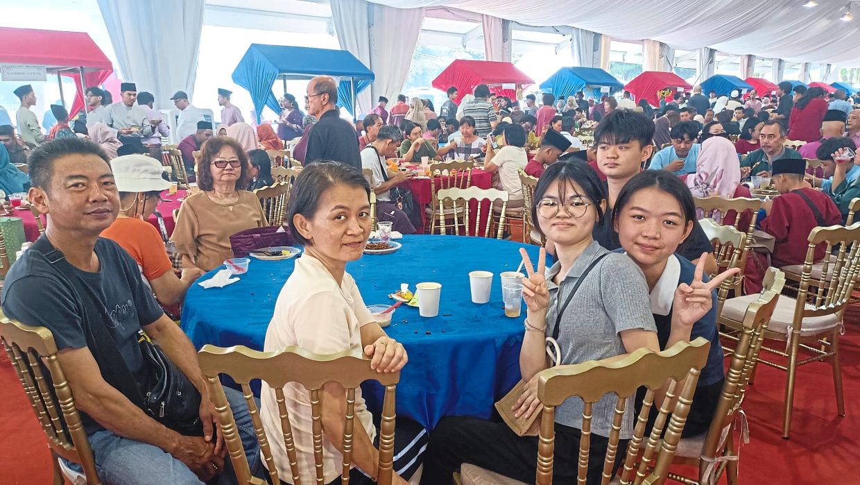 Tee (right) spending quality time with her family while enjoying festive food, and she plans to make it an annual visit.