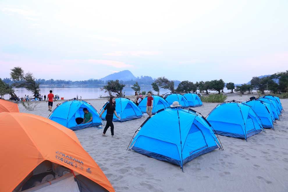 Tourists enjoy camping on the Mekong islands in Stung Treng. - Photo: The Phnom Penh Post