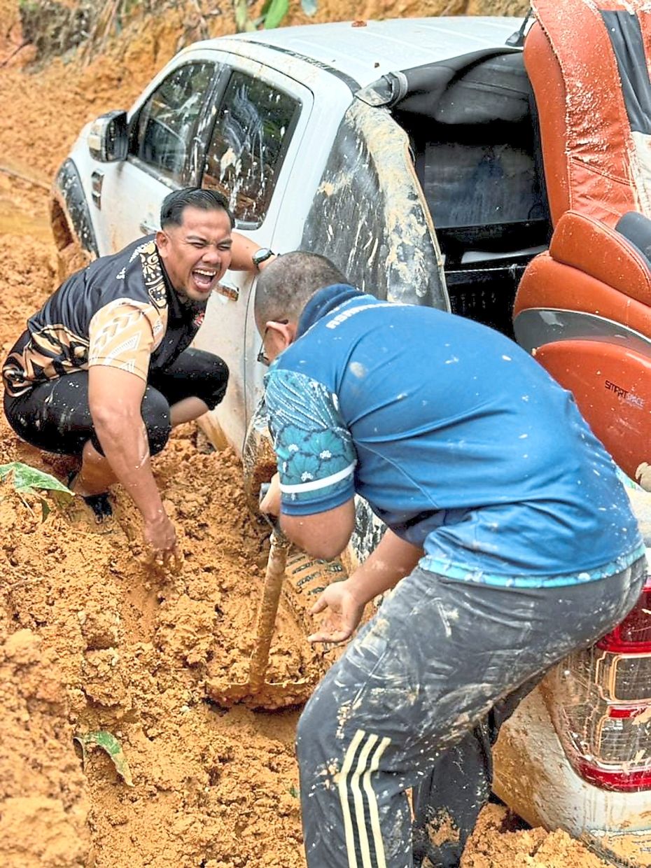 For the kids: Teachers brave wild animals, landslides and vehicle breakdowns to get to their students. It’s all worth it, they say. — Photo courtesy of Termoj Production’s Facebook page