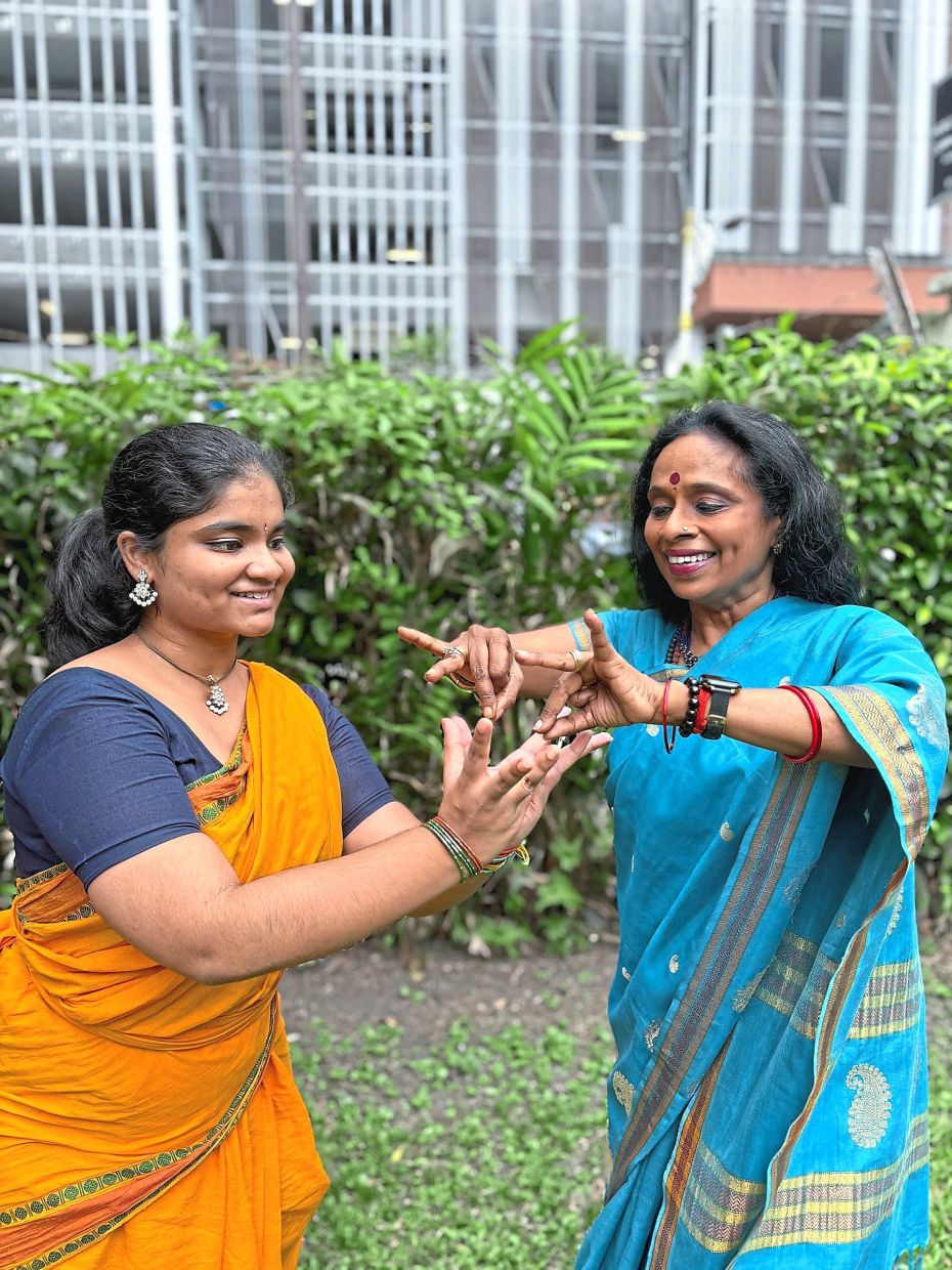Shangita (right) with her student Tvesa whose performance celebrates the beauty and intricacies of solo dance.