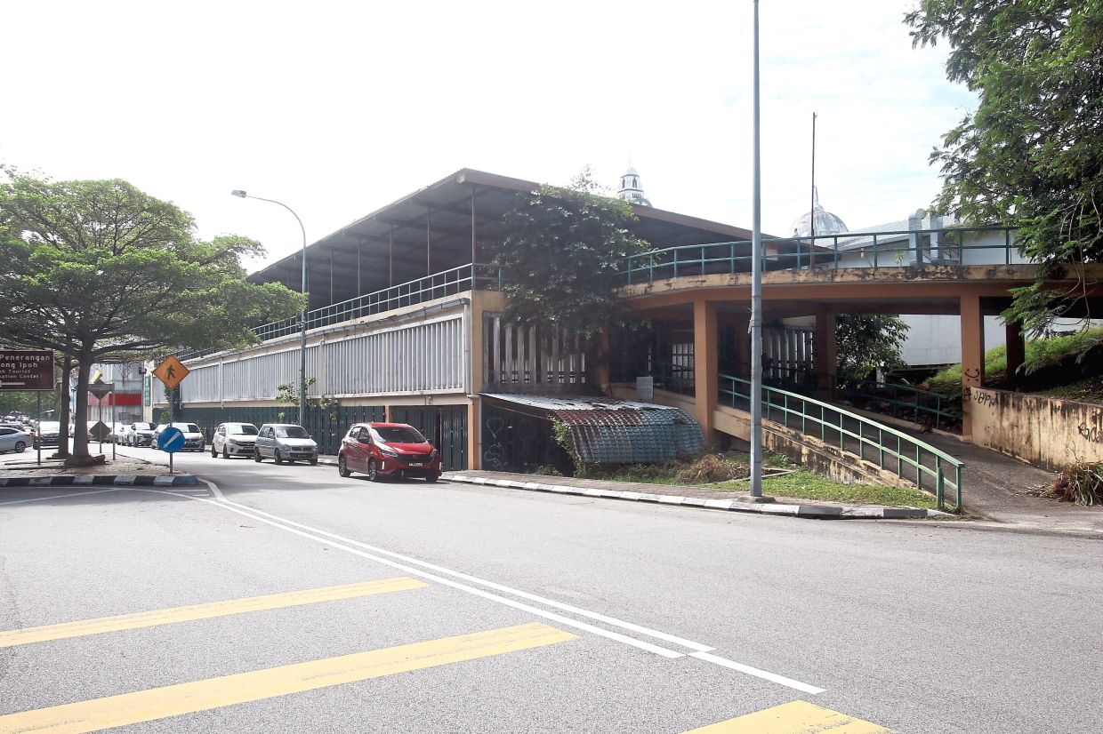 The carpark closed in January 2023 for repairs due to safety concerns, and the building has been unused since then. Some Ipoh folk say the structure feels unsafe.