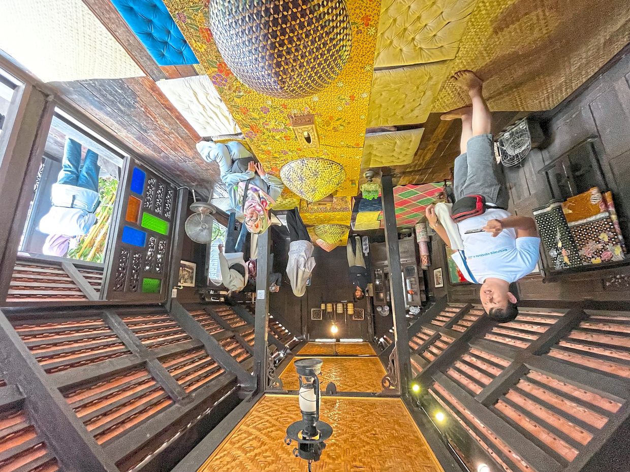 JNK3 passengers visiting Rumah Tiang 12, part of Kelantan's heritage architecture, during their stay in Kota Baru.