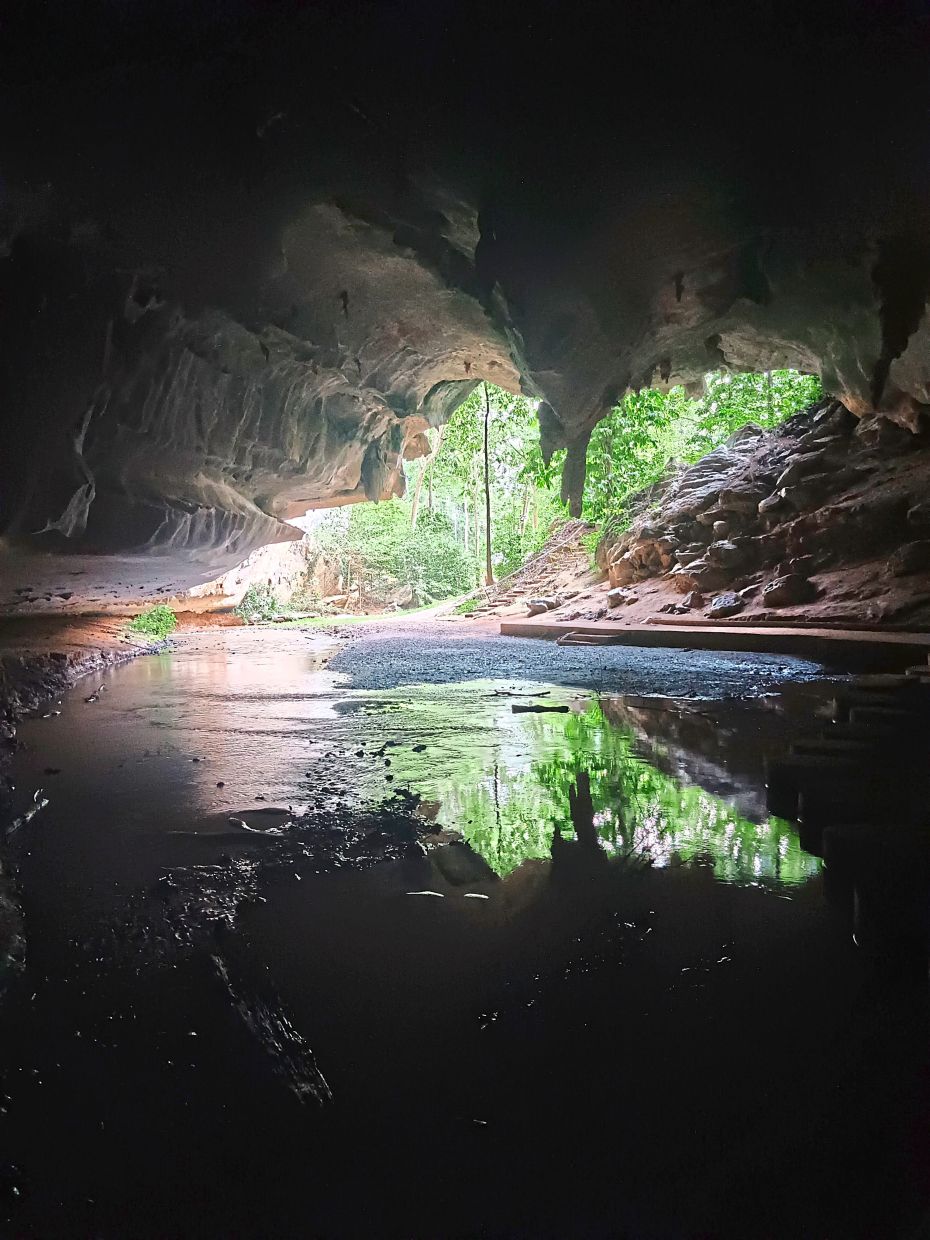 JNK site visits include Rumah Tiang 12 in Kota Baru (above) and Gua Ikan in the 150-million-year-old limestone hills of Dabong (top).