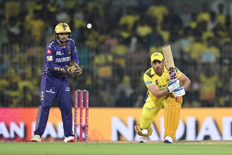 Cricket-Not even Dhoni can halt Chennai's slide in IPL