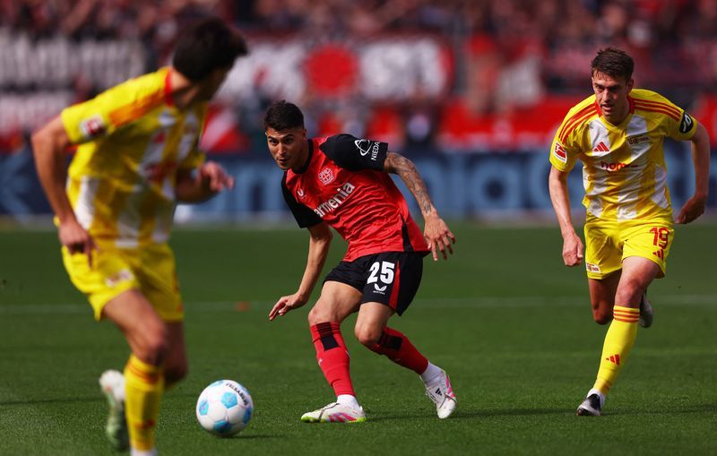 Soccer-Leverkusen slip up in 0-0 home draw with Union as title chances dim