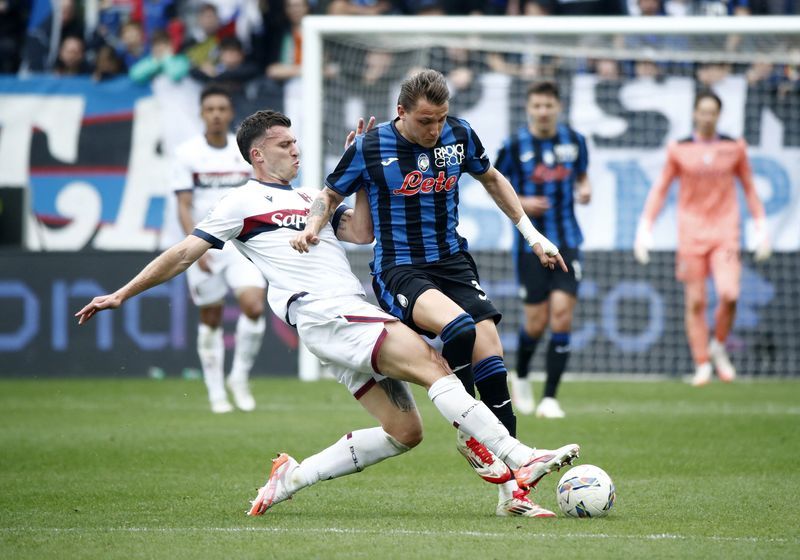 Soccer-Serie A top scorer Retegui helps Atalanta beat Bologna 2-0