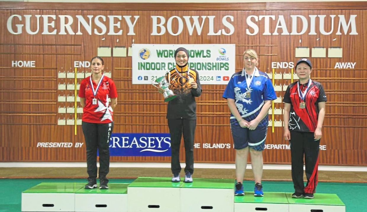 Nor Farah won gold in the women’s event at the 2024 World Indoor Lawn Bowls Championships in Guernsey, Channel Islands, in April.