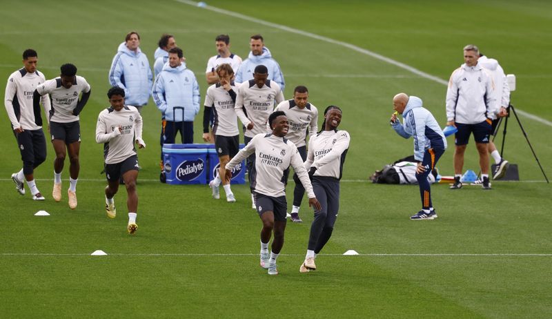 Soccer-Ancelotti's Real counting on Bernabeu magic against Arsenal