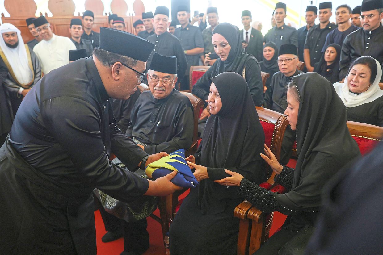 Abdullah’s wife, Tun Jeanne, receiving the Malaysian flag after the funeral ceremony at Masjid Negara. — Bernama 