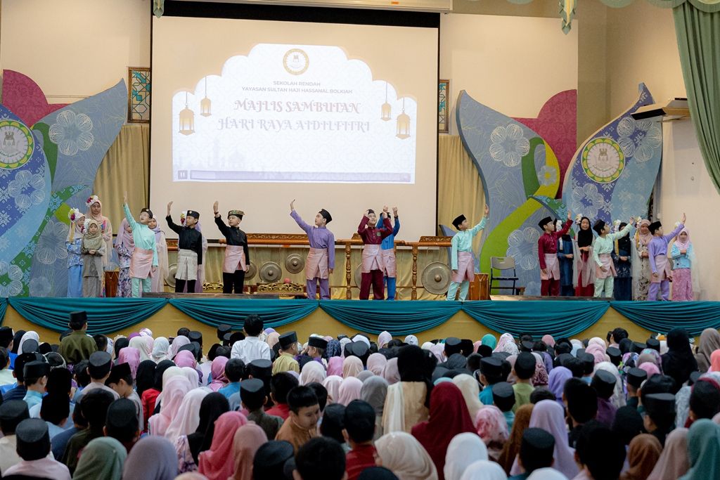 Students during the performance. - Photo: Borneo Bulletin/ANN