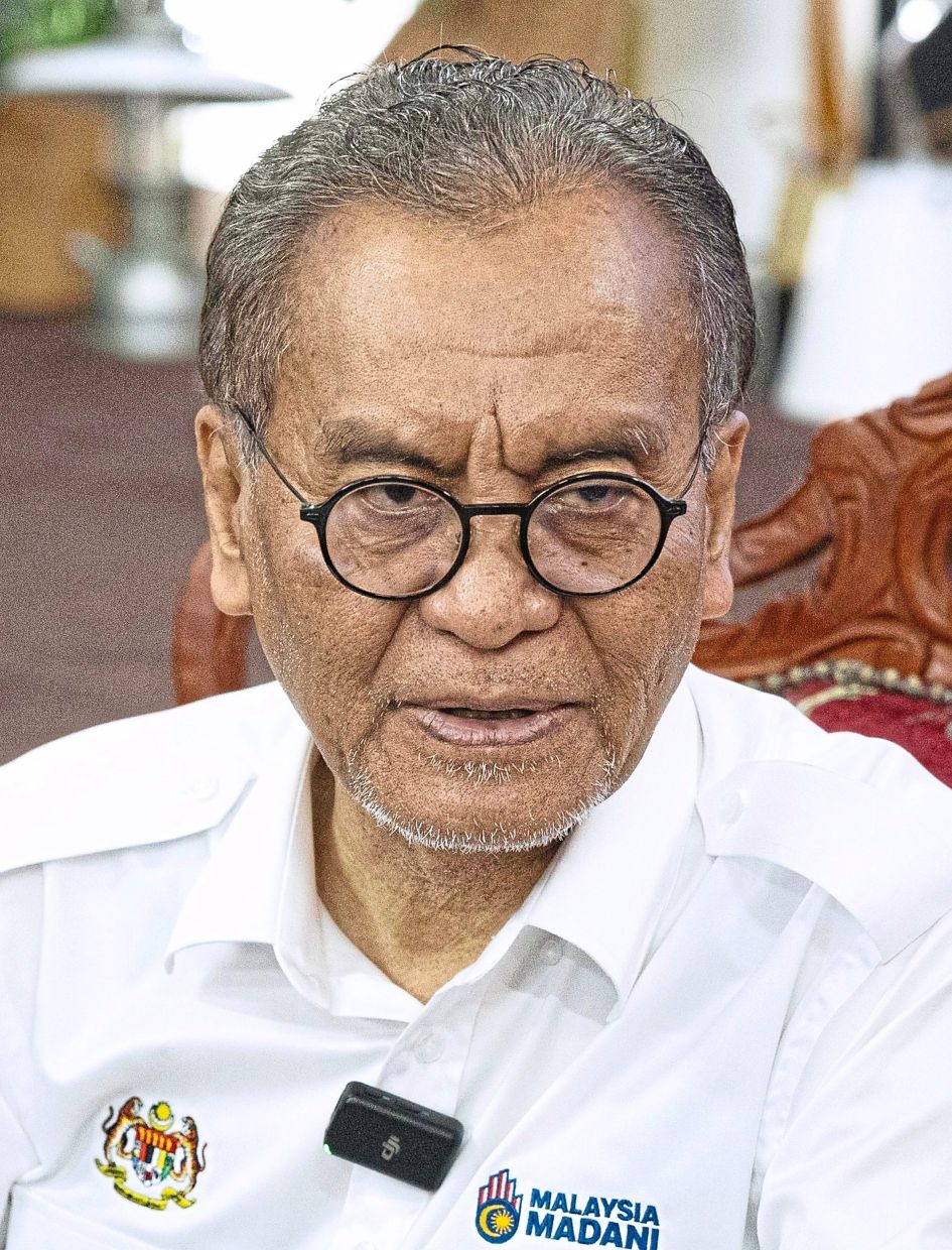 (Inset) Dzulkefly says the hospital director and officers from the ministry are working to manage the situation. — KK SHAM/The Star