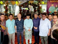 Dr Wee attends Melaka CM’s Hari Raya open house