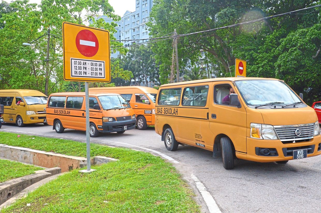 The Smart Selangor buses offer a free alternative to school buses, where the fares can range from RM50 to RM300 per child. — Filepic