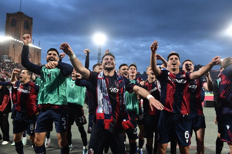 Soccer-Last-gasp Orsolini stunner gives Bologna 1-0 win over Inter