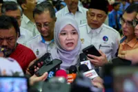 Non-govt education institutions encouraged to don Jalur Gemilang badges too, says Fadhlina
