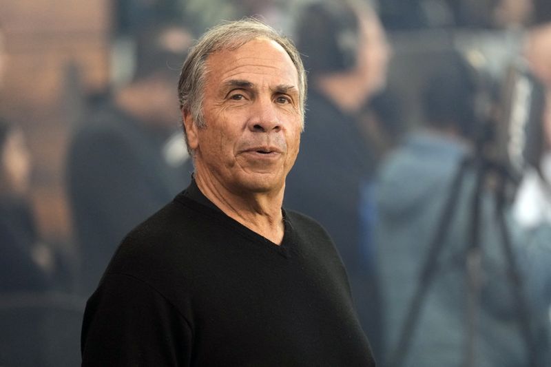 Soccer-An American should lead the US team, not Pochettino, says Arena