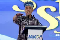 Top-scoring Orang Asli students guaranteed entry to Mara institutions, says Zahid