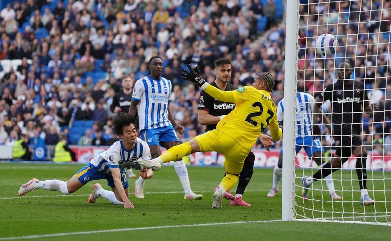 Soccer-Brighton's Mitoma and Baleba strike late to sink West Ham