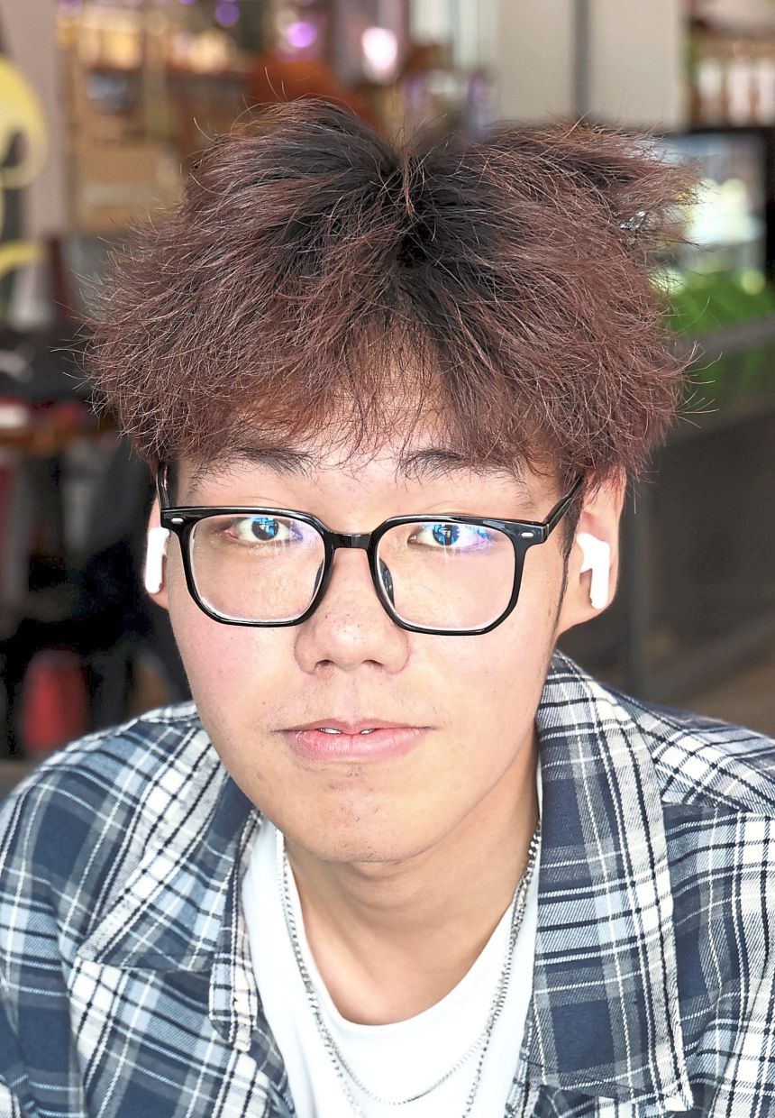 18-year-old Yan Yunpeng from China’s JiangXi province said cheaper tuition fees and high ranked universities in Malaysia attracted him to pursue his Bachelor in Arts and Social Sciences in Malaysia. (APRIL 17 2024) — ART CHEN/The Star