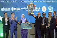 Give Education Ministry space to probe national flag error, says Fadhlina