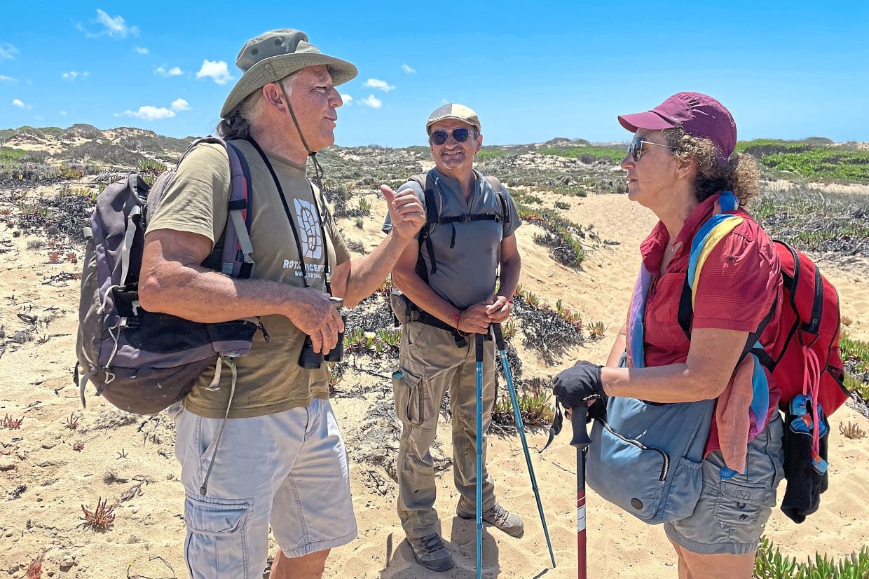 Rudolfo Muller (left), who created the trail, speaking to hikers.