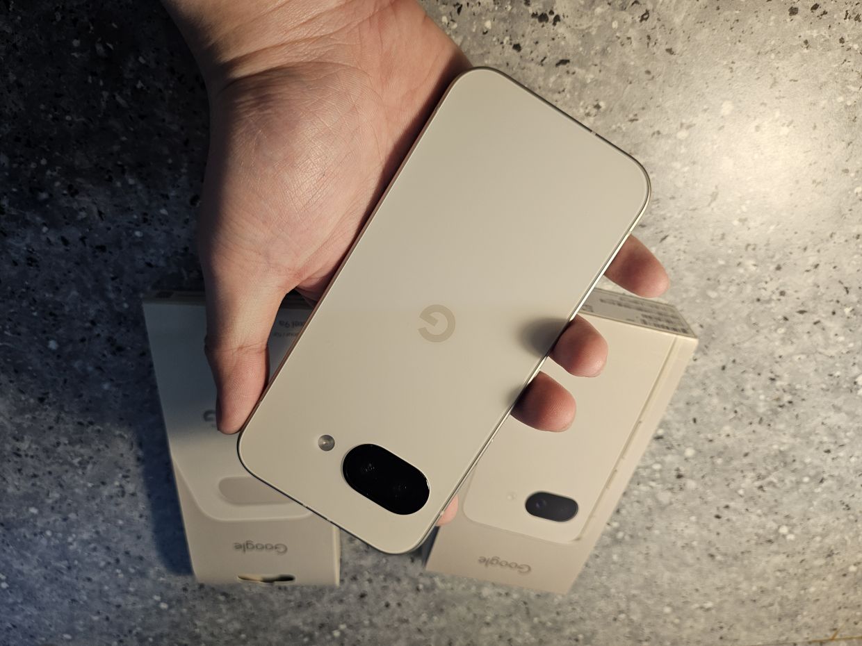 The very first thing that stood out in my experience with the Pixel 9a was how much it looked like an iPhone.
