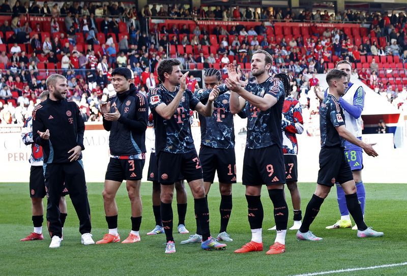 Soccer-Bayern out to seal league title, Dortmund eye top-four finish