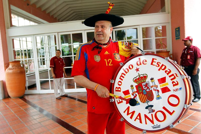 Soccer-Spain's drumbeat falls silent as superfan Manolo 'el del Bombo' dies at 76