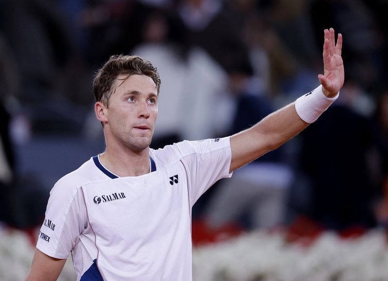 Tennis-Ruud plays through rib injury to reach Madrid Open final