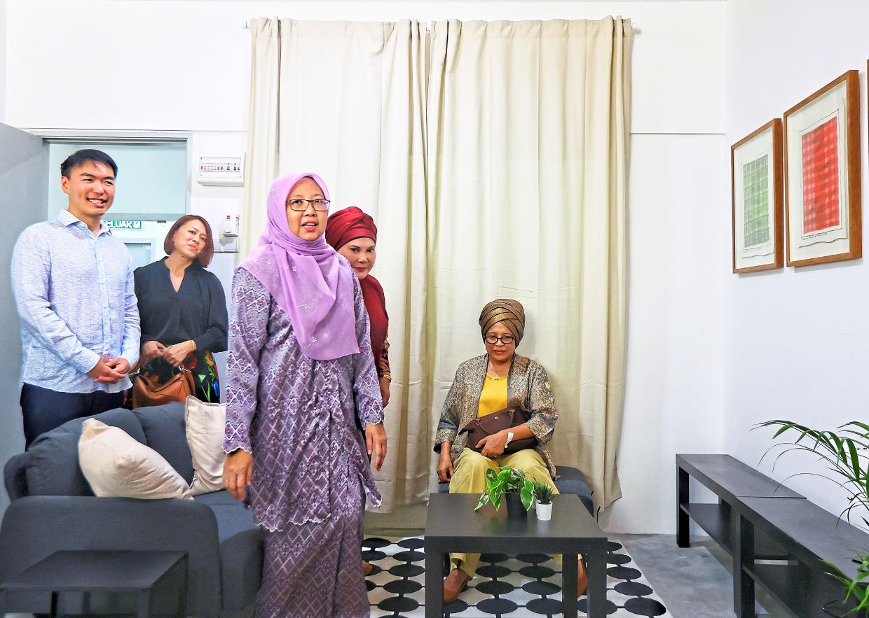 Dr Zaliha (centre) viewing one of the Residensi Kecapi units. With her are Hamidah (second from right, partially hidden) and Yeoh (left). — MUHAMAD SHAHRIL ROSLI/The Star 