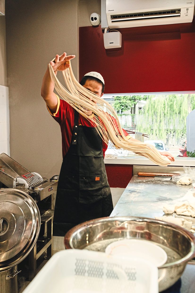 The art of making hand-pulled Lanzhou lamian noodles requires years to master. Yong Jie, for instance, has been doing it for 15 years now. — Mee Tarik Jalan Sultan
