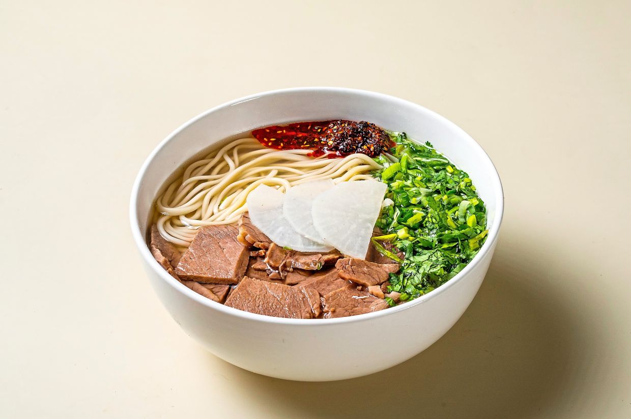 A bowl of Lanzhou lamian beef noodles should have five colours: clear, yellow, red, green and white. — Mee Tarik Jalan Sultan