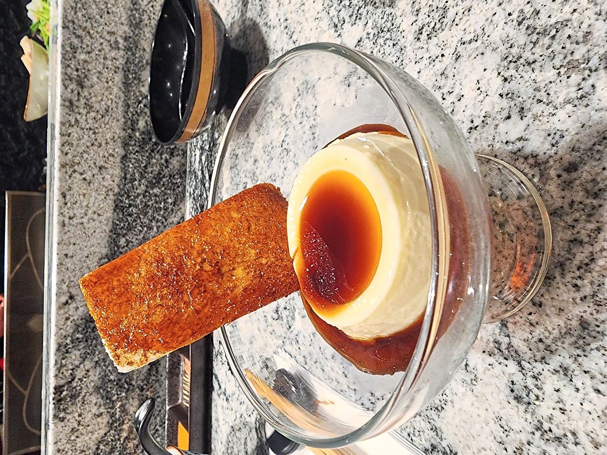 End your meal with the wonderful qualities of the Japanese milk pudding with black syrup. 