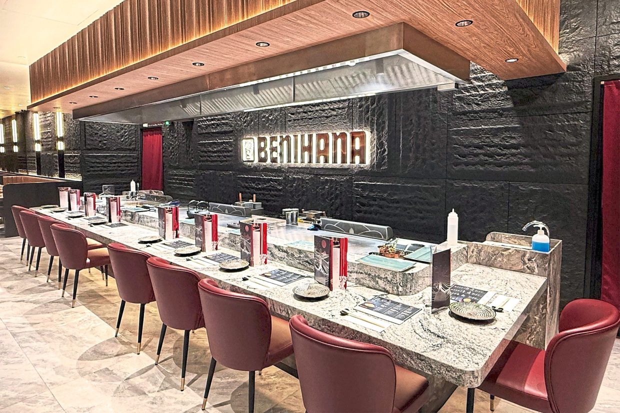 The teppanyaki counter is where all the action happens and is what transformed Benihana into a household name. — Benihana Malaysia 