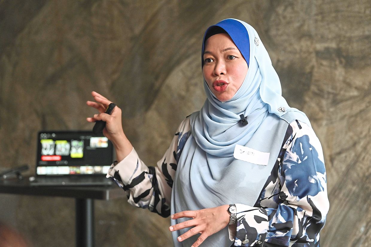 Dr Siti giving insights on understanding and managing urinary tract infections during the workshop in Petaling Jaya.