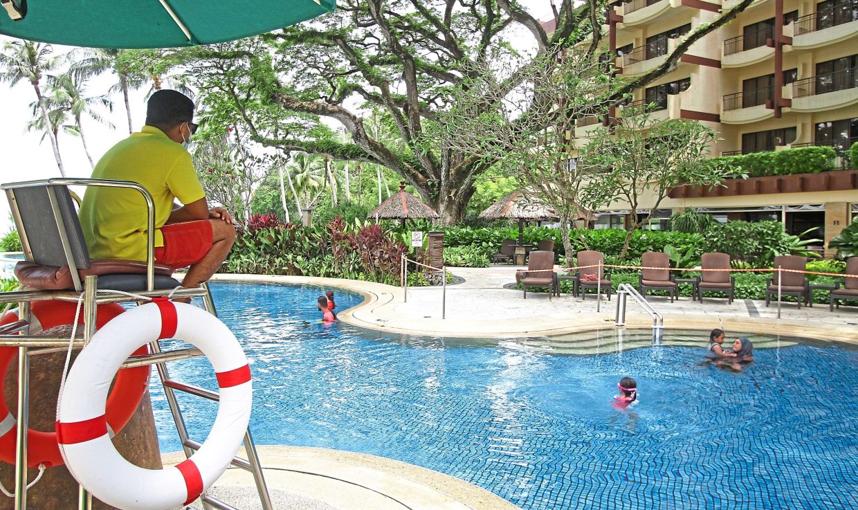LSSM has been pushing for all hotels to have lifeguards at their pools. — Filepic