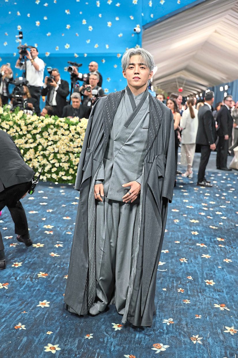 South Korean rapper S.Coups looks cool on the red carpet wearing a Hugo Boss design. Photo: AFP
