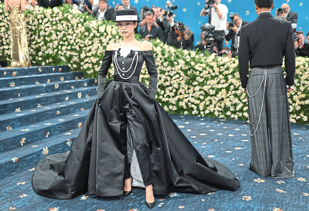 Singer and Blackpink member Jennie Kim wear a vintage Chanel with a voluminous trailing skirt and pants. Photo: Reuters