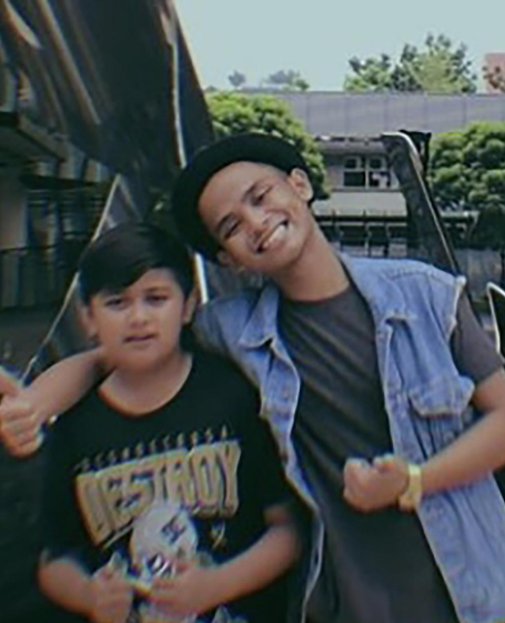 Syaz Smooth’s debut EP includes songs written by his late brother, singer Shahfiq (right). This photo was taken in 2017, the same year Shahfiq came to fame after winning Suria’s reality singing competition Anugerah.