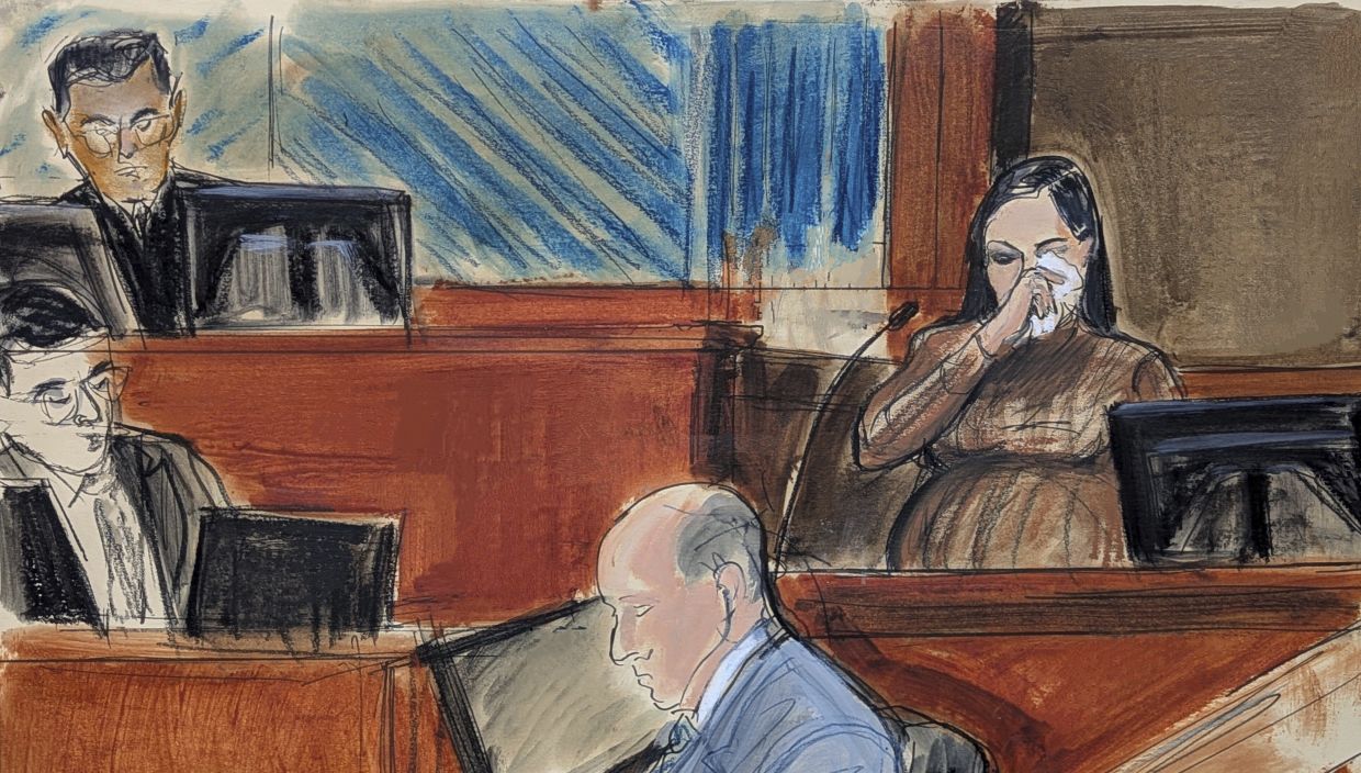 Cassie Ventura wipes tears from her eye while testifying in Manhattan federal court, Tuesday, May 13, 2025, in New York. Photo: AP