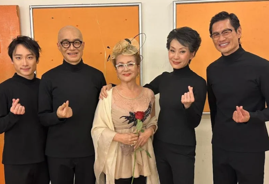 Fung (middle), who's currently living in Penang, was in Kuala Lumpur to reconnect with old friends.