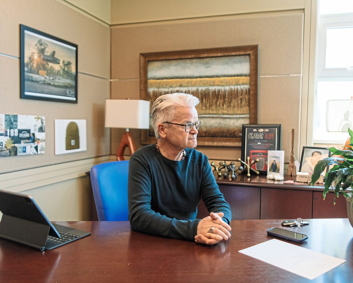 Popove sitting at his mayor’s office in Chilliwack. — Alana Paterson/The New York Times