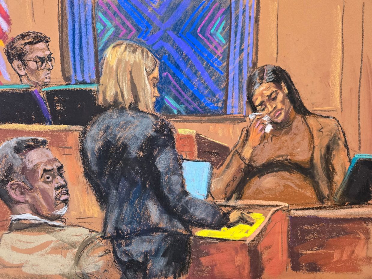 Sean 'Diddy' Combs watches as his former girlfriend Cassie Ventura reacts during testimony to prosecutor Emily Johnson before US District Judge Arun Subramanian at Combs' sex trafficking trial in New York City. Photo: Reuters