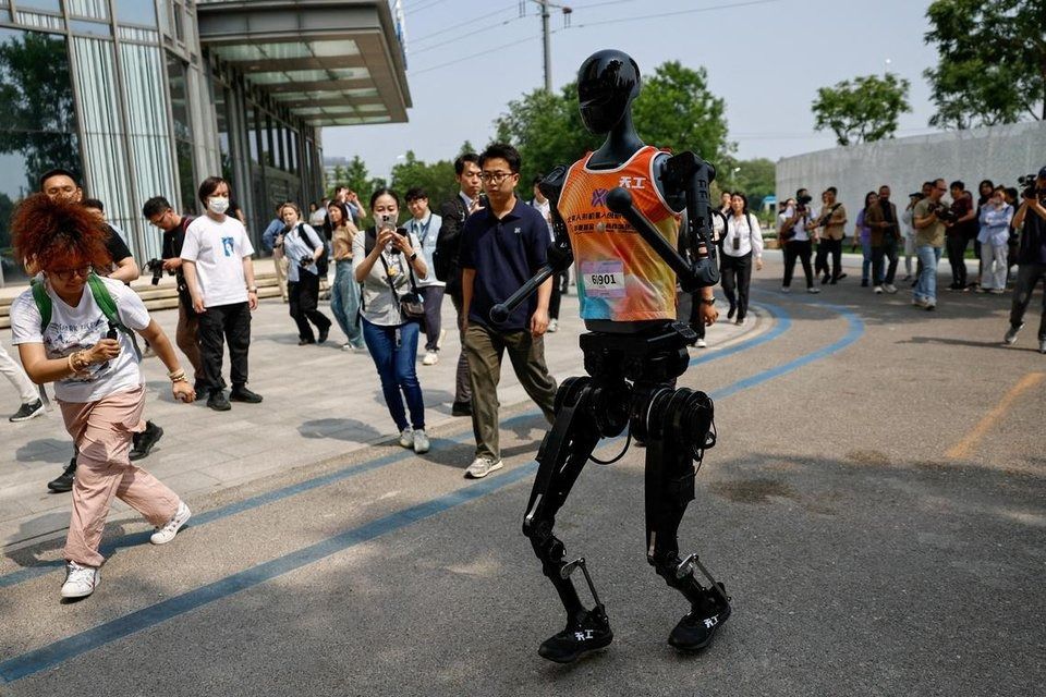 Tiangong Ultra, a humanoid robot, ran and finished a half-marathon held in April in Beijing. - Photo: Reuters