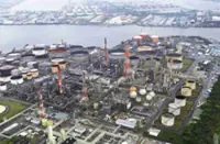 Three taken to hospital in suspected gas leak at Osaka Prefecture refinery; one victim suffers cardiopulmonary arrest, another in critical condition