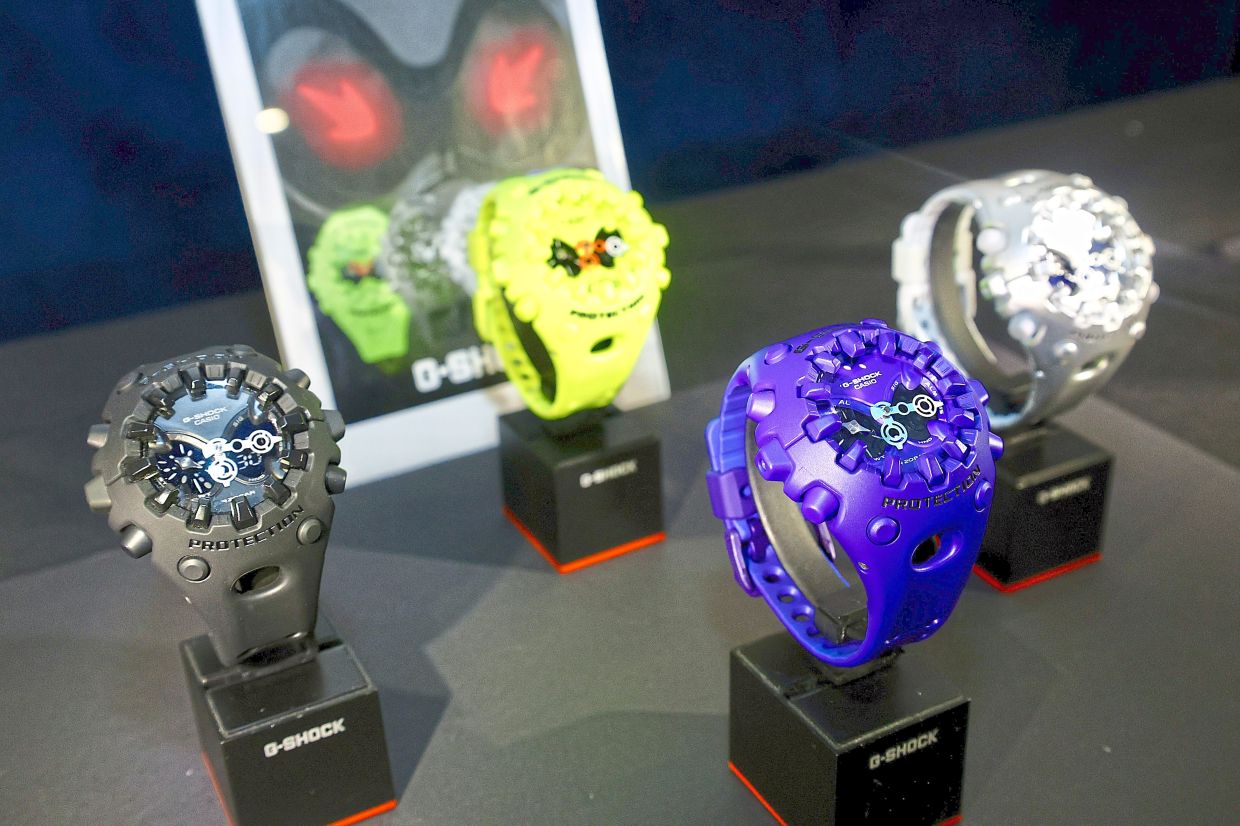 G-SHOCK GA-V01 offers a bold, new analog style.